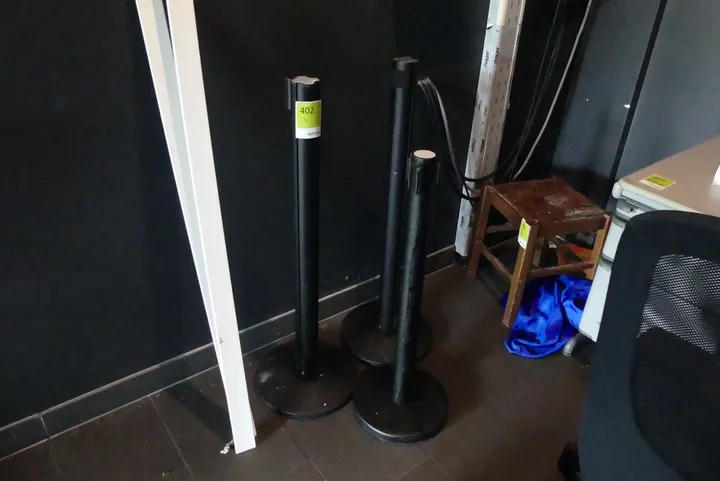 3x Absperrpfosten